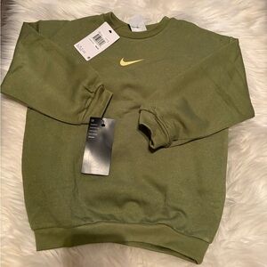 Nike girl sweat shirt